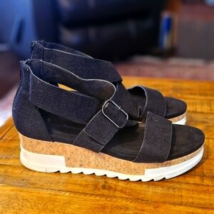 Pierre Dumas Black and Tan Sandals, Size 10